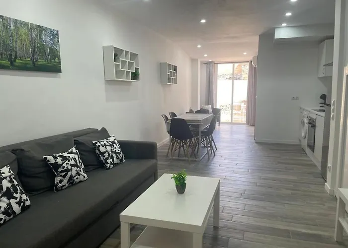 Piso En El Centro Del Vendrell. Alojamiento Entero.