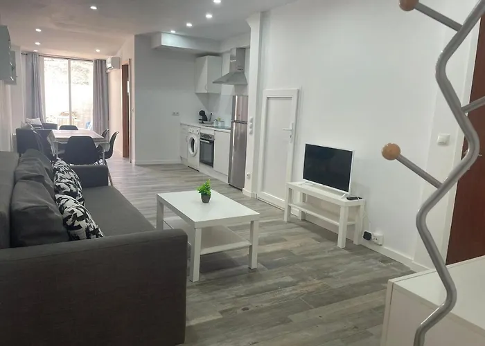 Piso En El Centro Del Vendrell. Alojamiento Entero.